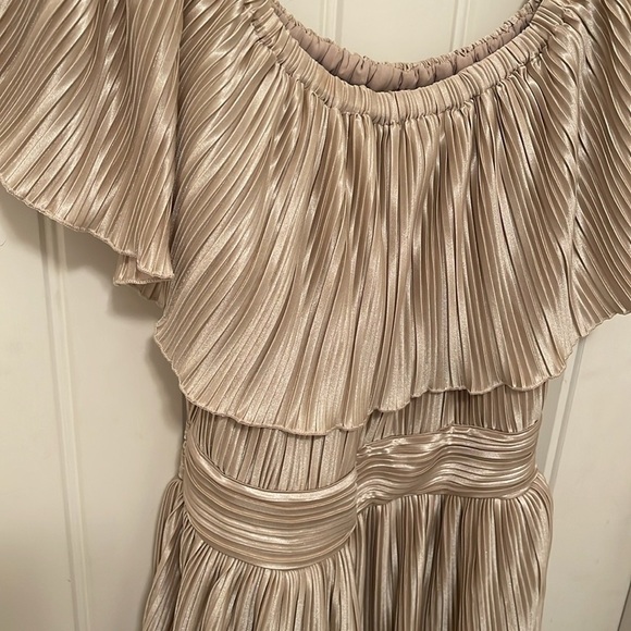 Champagne Pleated layered off the shoulder‎ Dress women’s sz S midi length NWOT - Picture 16 of 17